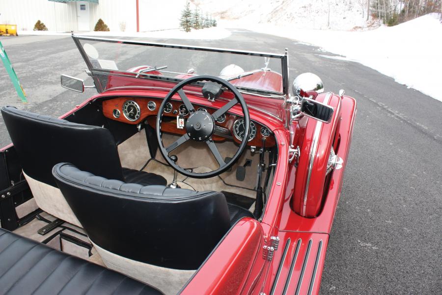 Интерьер Alvis Speed 25 Tourer by Cross & Ellis 1939 года  (фото 2 из 6)